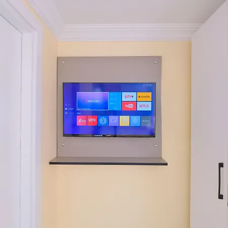 Lucky Hotel *