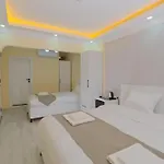 Lucky Hotel
